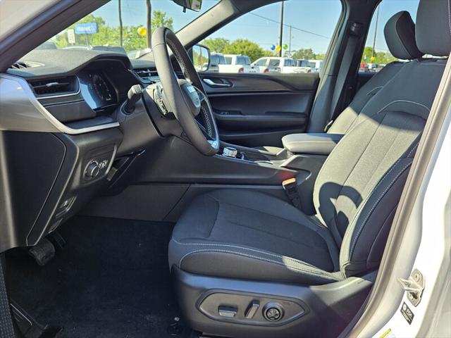2025 Jeep Grand Cherokee GRAND CHEROKEE L LAREDO 4X2