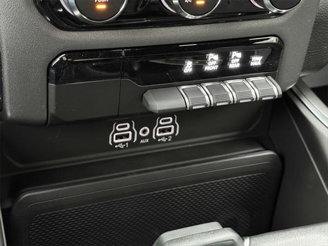 2025 RAM Ram 1500 RAM 1500 BIG HORN CREW CAB 4X4 57 BOX