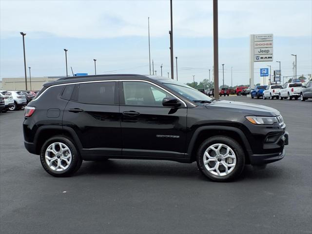 2025 Jeep Compass COMPASS LATITUDE 4X4