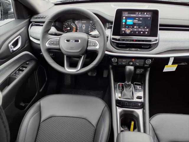 2025 Jeep Compass COMPASS LATITUDE 4X4