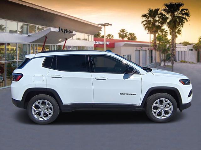 2025 Jeep Compass COMPASS LATITUDE 4X4