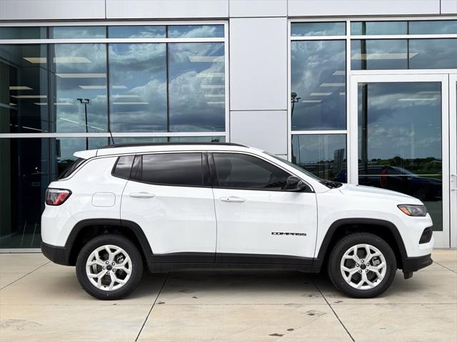 2025 Jeep Compass COMPASS LATITUDE 4X4