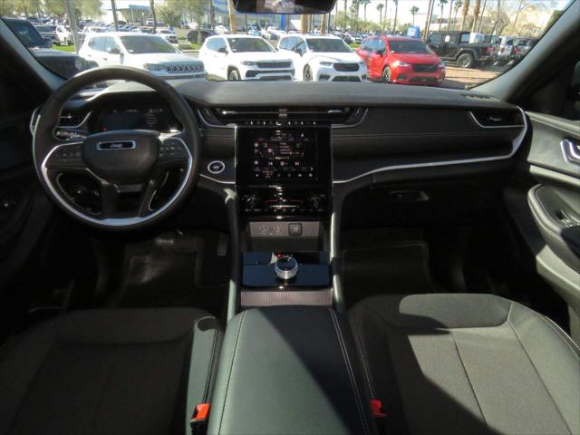 2025 Jeep Grand Cherokee GRAND CHEROKEE LAREDO X 4X4