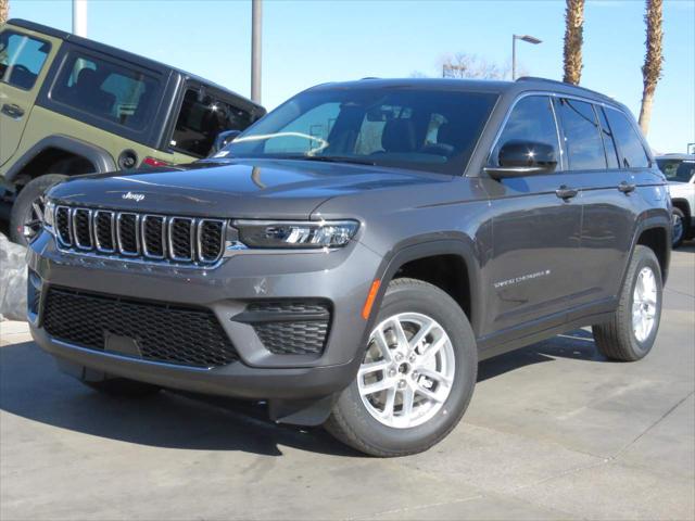 2025 Jeep Grand Cherokee GRAND CHEROKEE LAREDO X 4X4