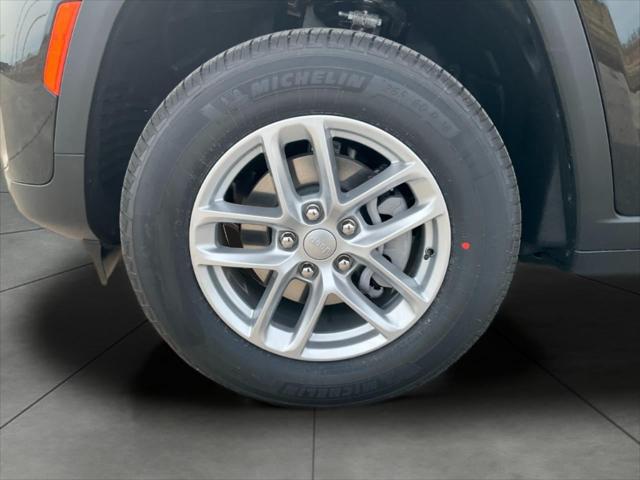 2025 Jeep Grand Cherokee GRAND CHEROKEE LAREDO X 4X4