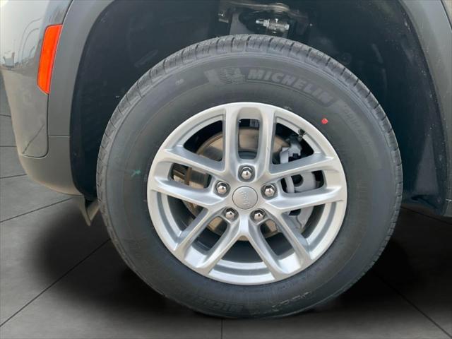 2025 Jeep Grand Cherokee GRAND CHEROKEE LAREDO X 4X4