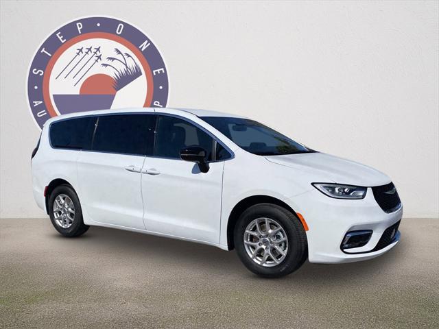 2025 Chrysler Pacifica PACIFICA SELECT