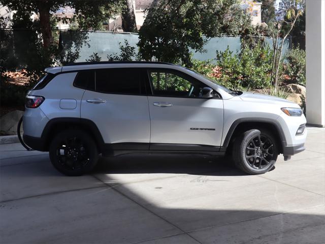 2025 Jeep Compass COMPASS LATITUDE 4X4