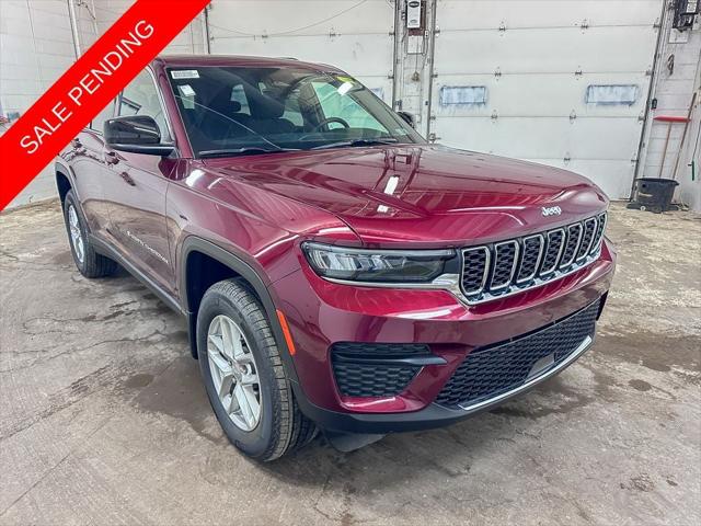 2025 Jeep Grand Cherokee GRAND CHEROKEE LAREDO X 4X4