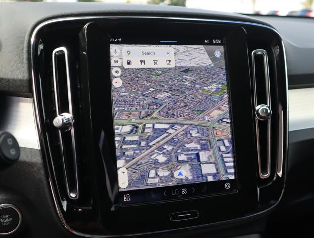 2025 Volvo XC40 B5 Core Bright Theme
