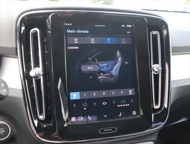 2025 Volvo XC40 B5 Core Bright Theme