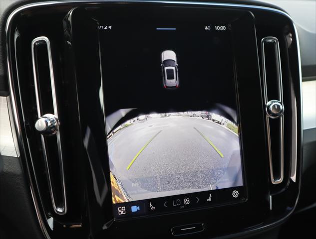 2025 Volvo XC40 B5 Core Bright Theme