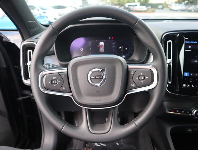 2025 Volvo XC40 B5 Core Bright Theme