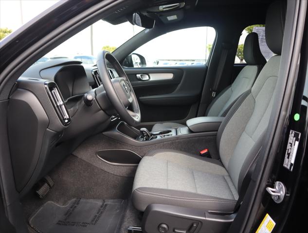 2025 Volvo XC40 B5 Core Bright Theme