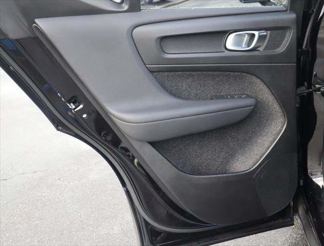 2025 Volvo XC40 B5 Core Bright Theme