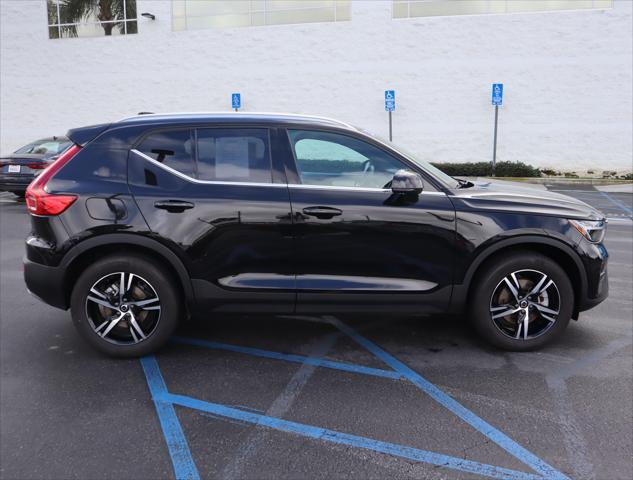 2025 Volvo XC40 B5 Core Bright Theme