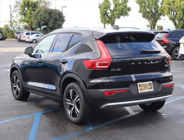 2025 Volvo XC40 B5 Core Bright Theme