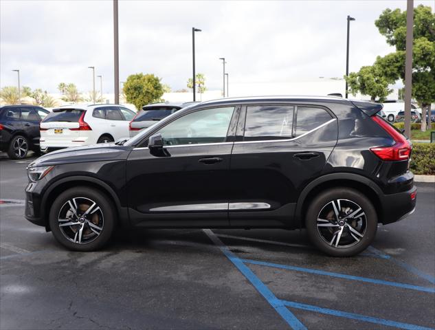2025 Volvo XC40 B5 Core Bright Theme
