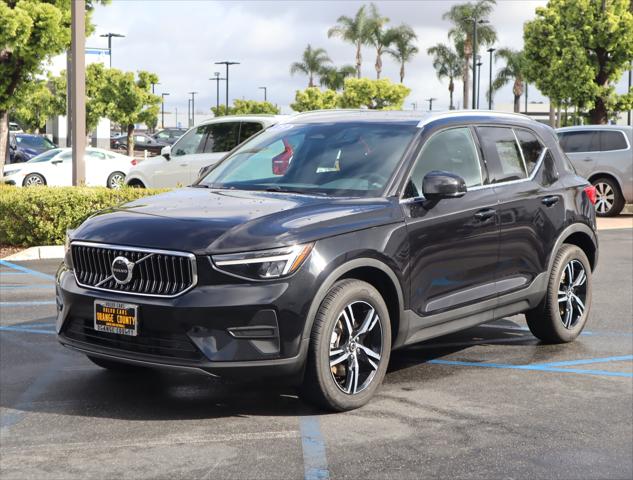 2025 Volvo XC40 B5 Core Bright Theme