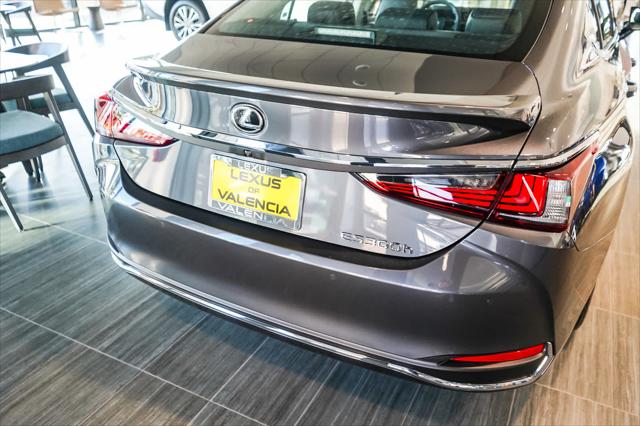 2025 Lexus ES 300h Luxury