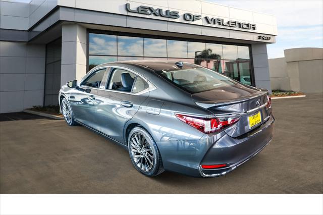 2025 Lexus ES 300h Luxury