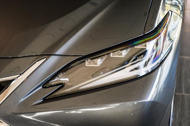 2025 Lexus ES 300h Luxury