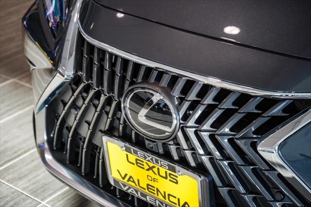 2025 Lexus ES 300h Luxury