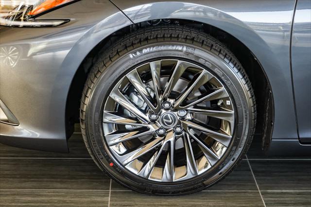 2025 Lexus ES 300h Luxury