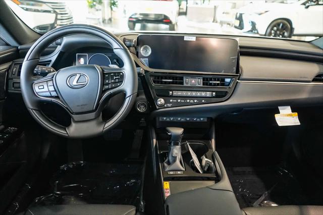 2025 Lexus ES 300h Luxury