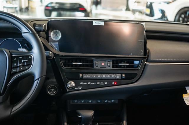 2025 Lexus ES 300h Luxury