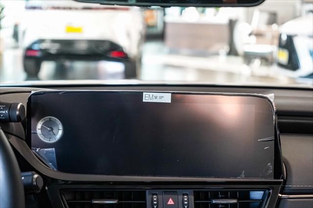 2025 Lexus ES 300h Luxury