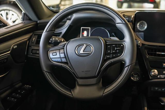 2025 Lexus ES 300h Luxury