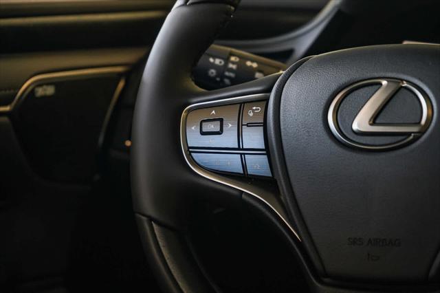 2025 Lexus ES 300h Luxury