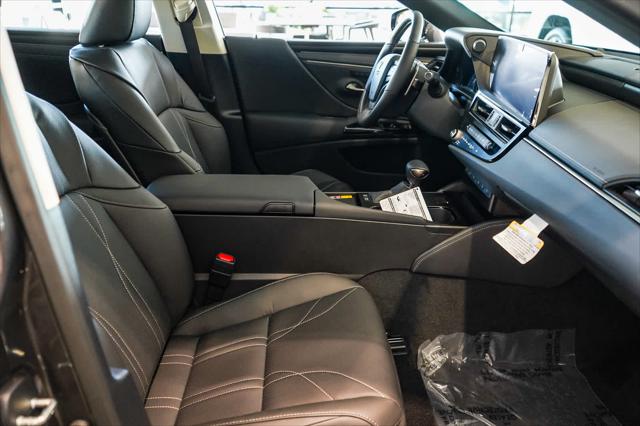 2025 Lexus ES 300h Luxury