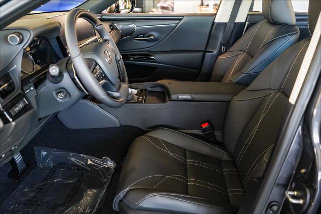 2025 Lexus ES 300h Luxury