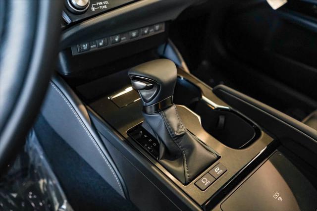 2025 Lexus ES 300h Luxury