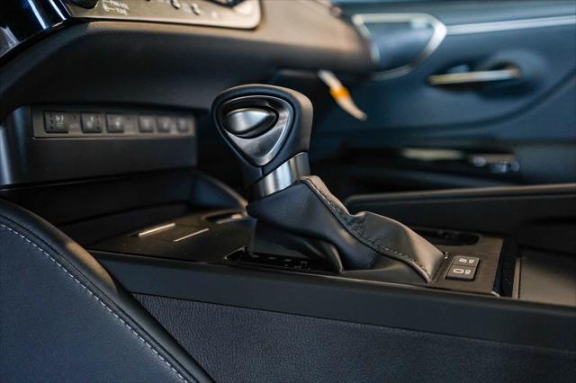 2025 Lexus ES 300h Luxury