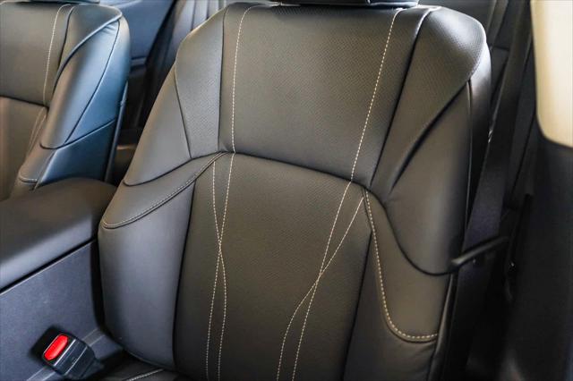 2025 Lexus ES 300h Luxury
