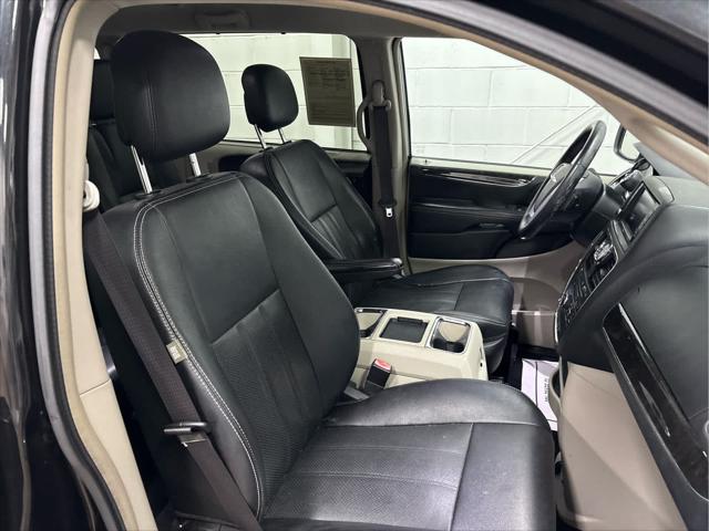 Used 2015 Chrysler Town & Country For Sale in Wilmington, OH