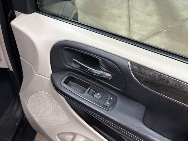 Used 2015 Chrysler Town & Country For Sale in Wilmington, OH