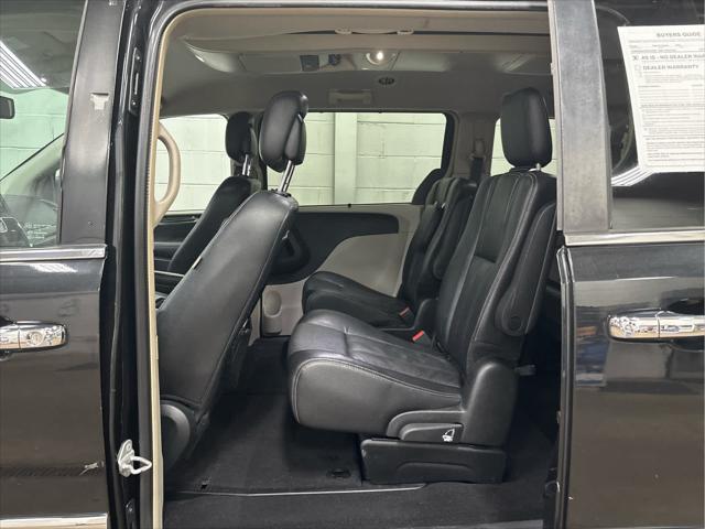 Used 2015 Chrysler Town & Country For Sale in Wilmington, OH