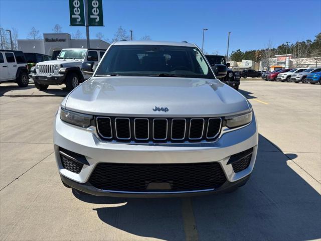 2023 Jeep Grand Cherokee Laredo 4x2