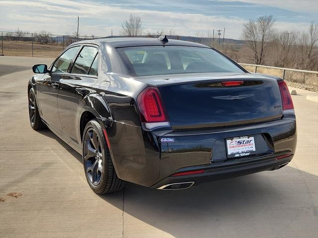 2023 Chrysler 300 Touring