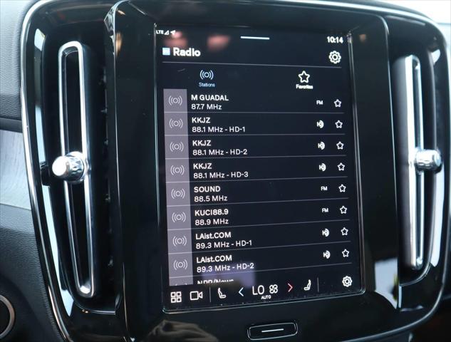 2025 Volvo XC40 B5 Plus Bright Theme