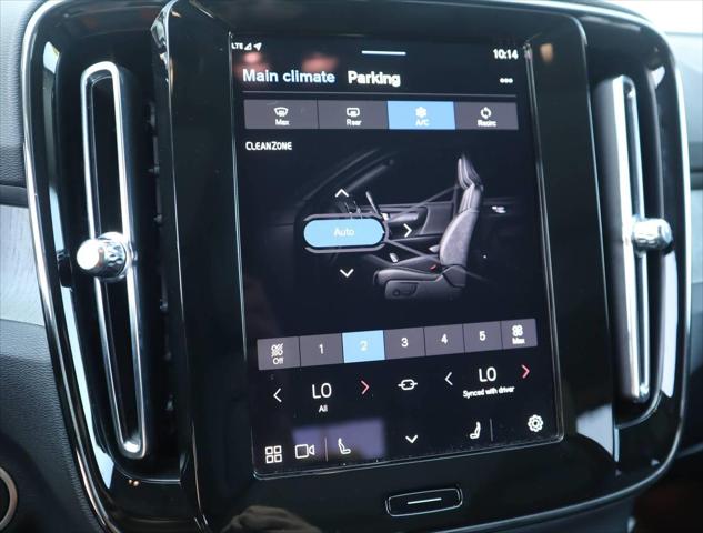 2025 Volvo XC40 B5 Plus Bright Theme