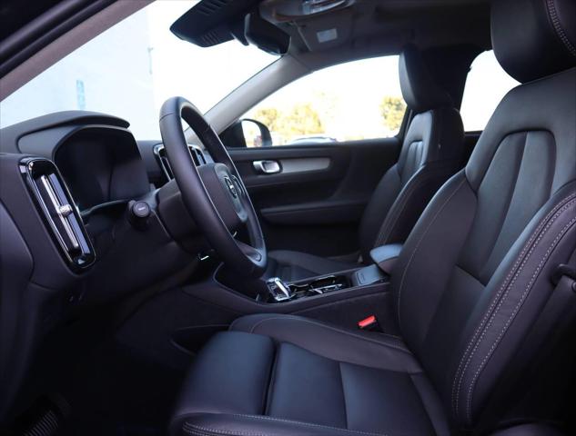 2025 Volvo XC40 B5 Plus Bright Theme