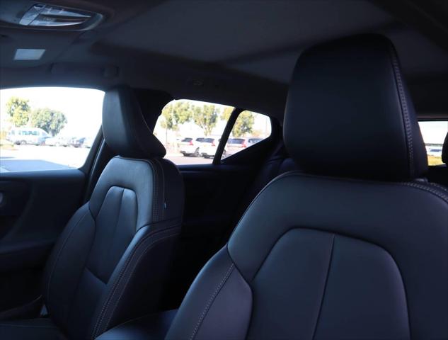 2025 Volvo XC40 B5 Plus Bright Theme