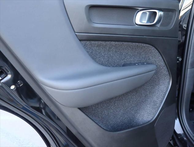 2025 Volvo XC40 B5 Plus Bright Theme