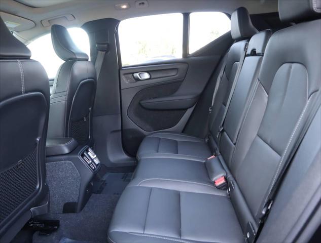 2025 Volvo XC40 B5 Plus Bright Theme