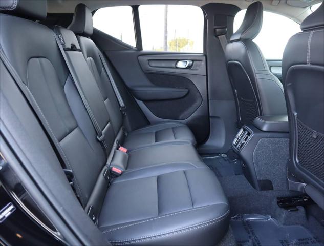 2025 Volvo XC40 B5 Plus Bright Theme